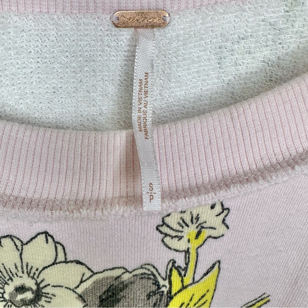 Free People Go On Get Floral Oversized Crewneck Sweatshirt Soft Pink Yellow Gray - Picture 4 of 7